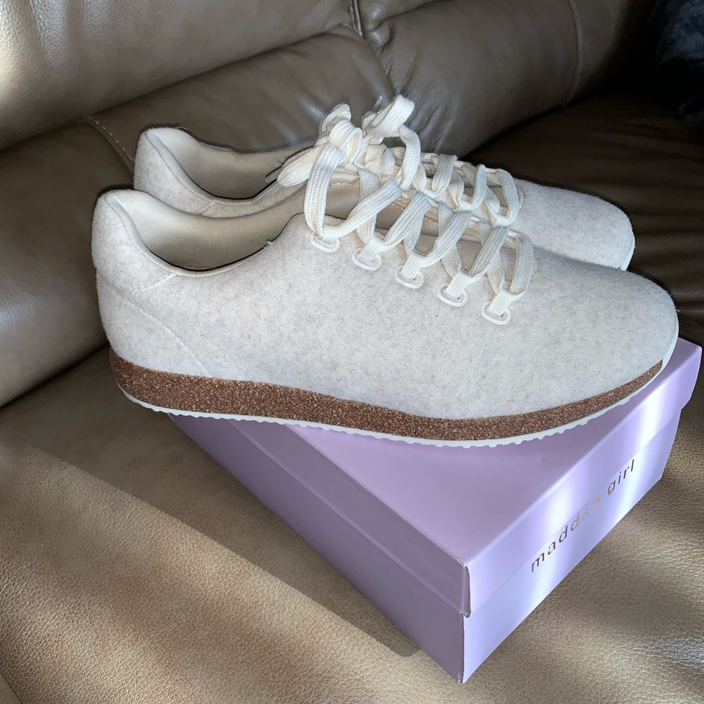 NIB Madden Girl Catch Sneakers - Picture 2 of 8